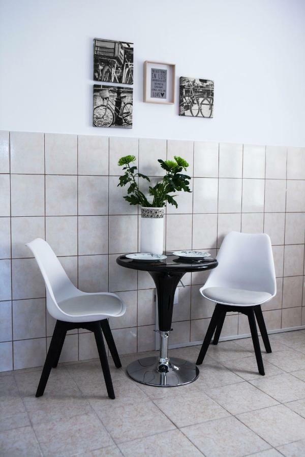 Best Located Executive Apartment In Maroussi. Atenas Exterior foto